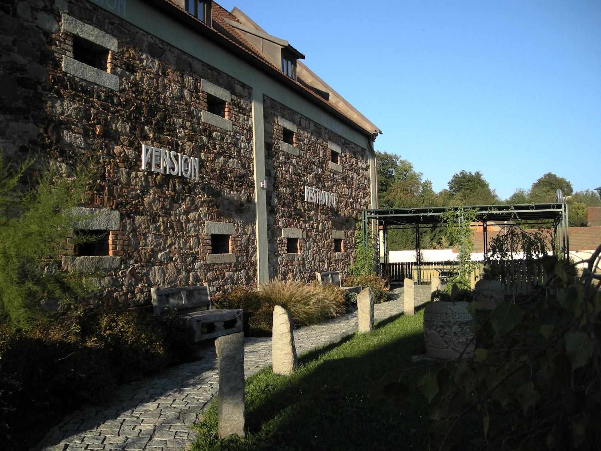 Hotel Barokni Spejchar Tlučná Esterno foto