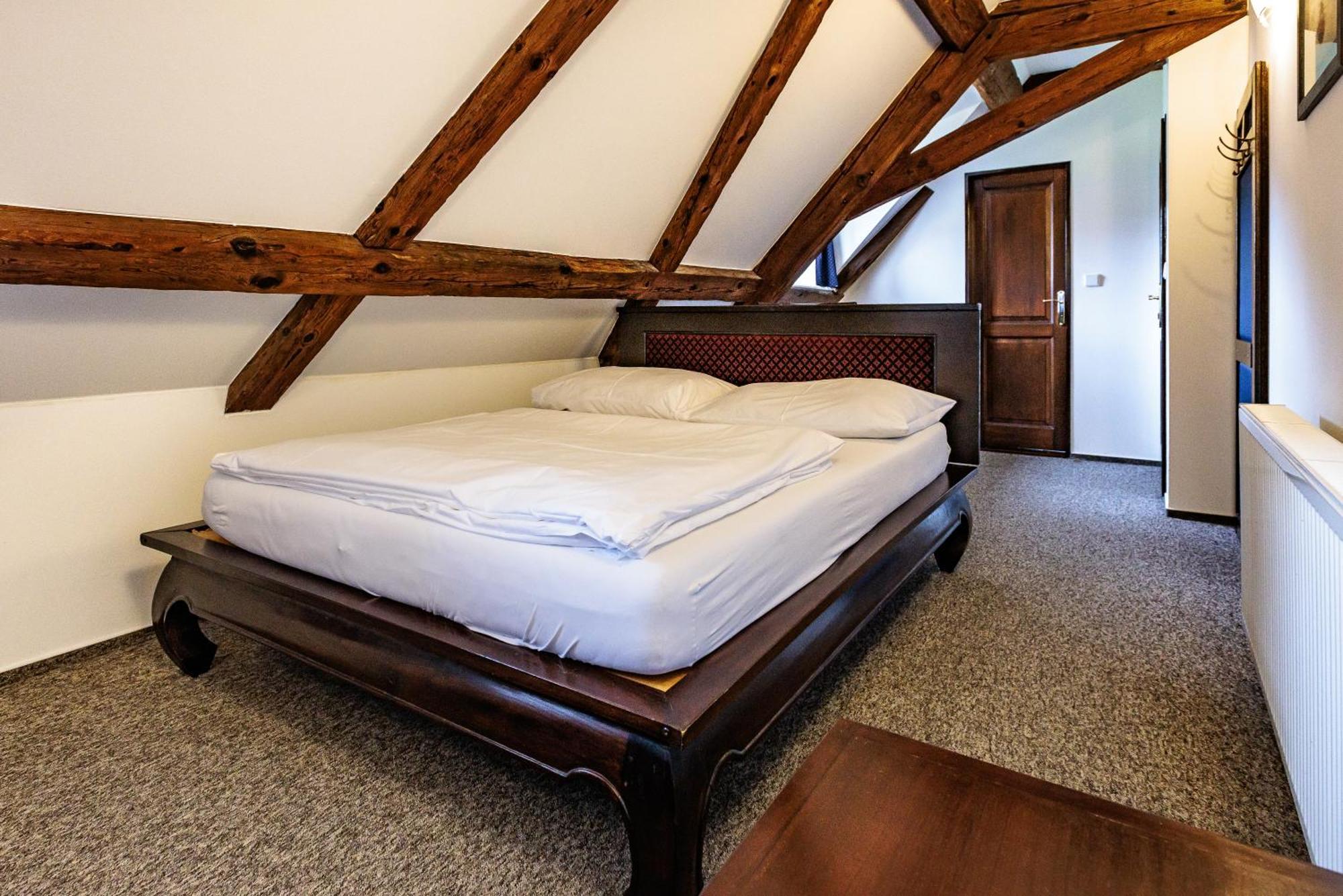 Hotel Barokni Spejchar Tlučná Esterno foto