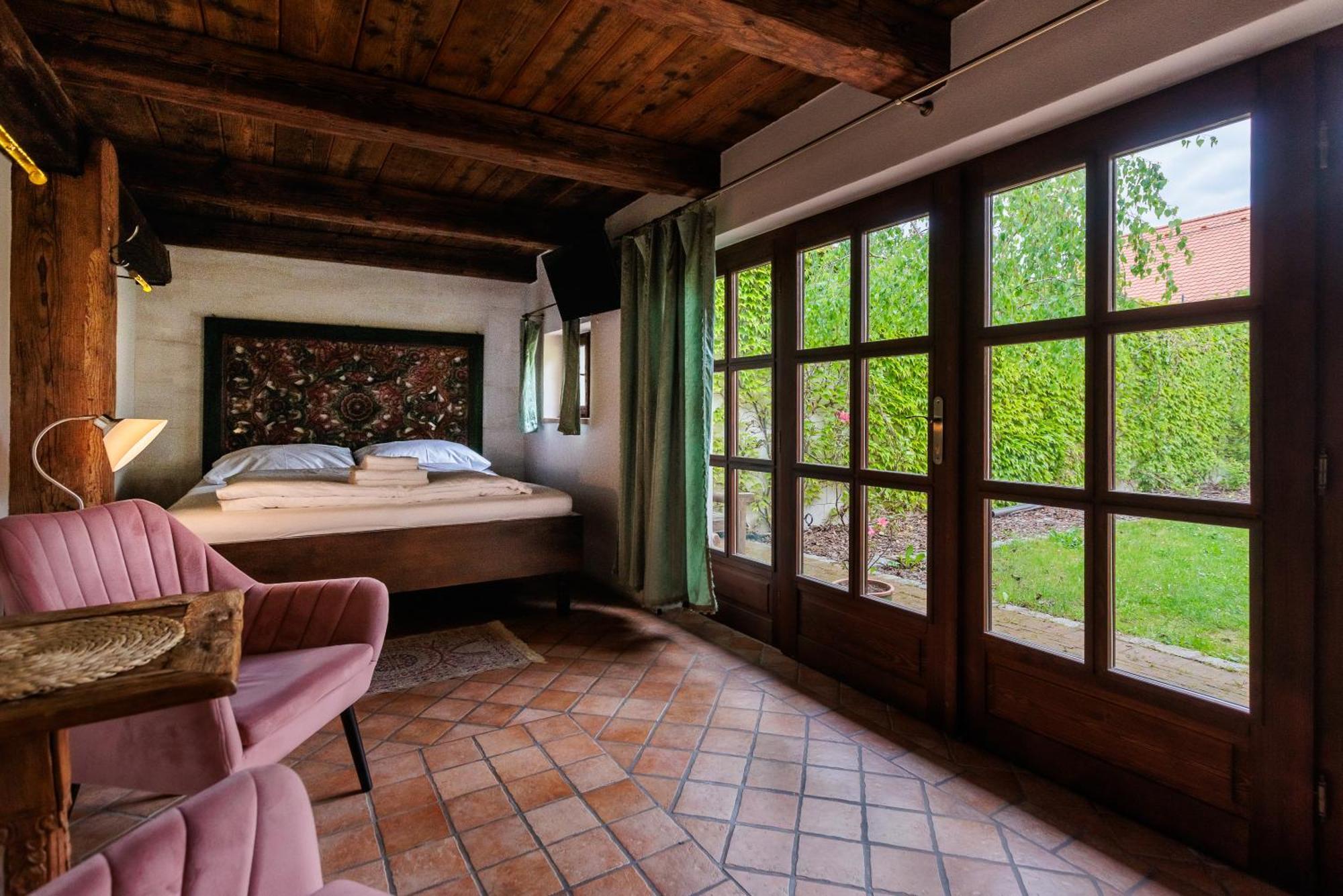Hotel Barokni Spejchar Tlučná Esterno foto