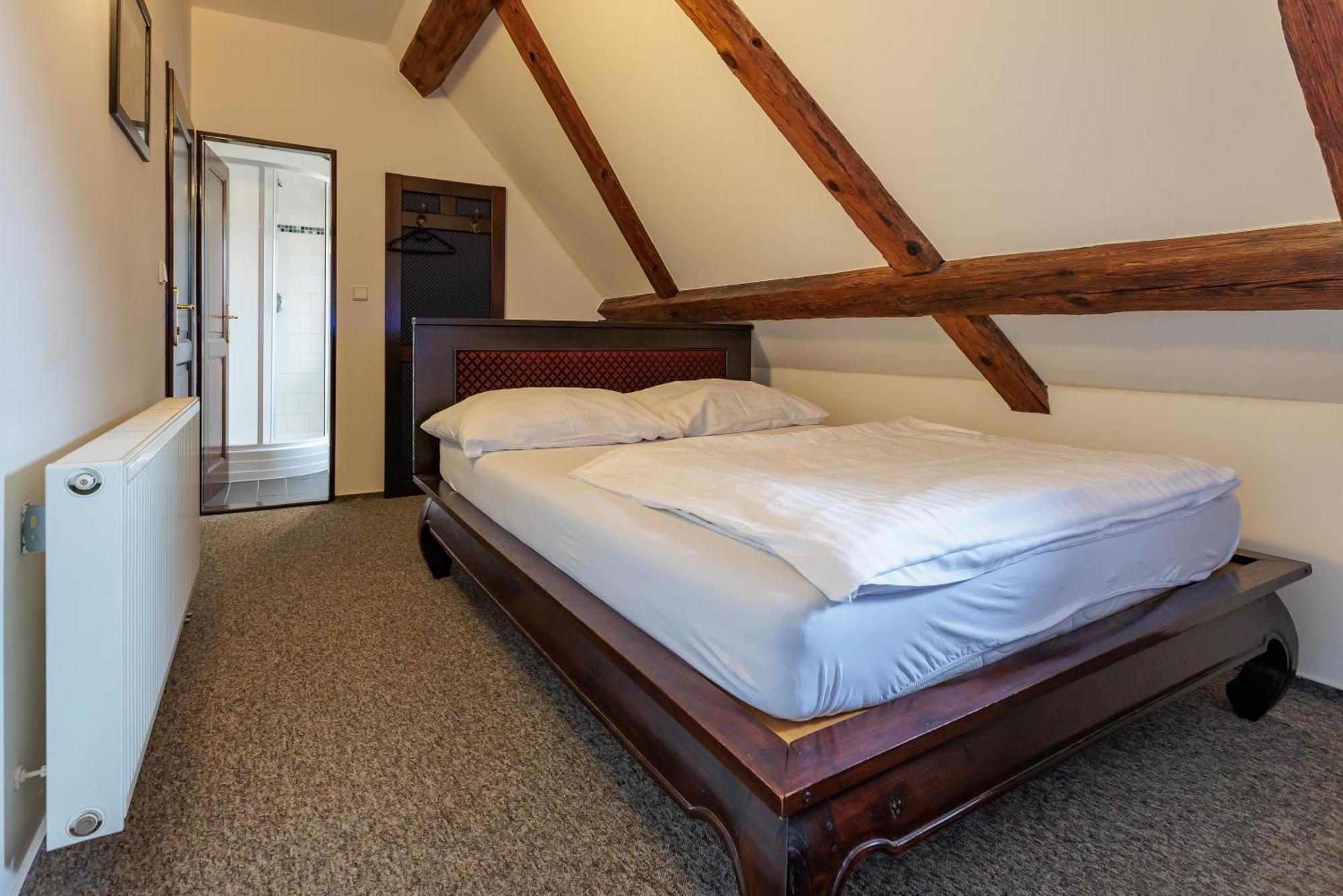 Hotel Barokni Spejchar Tlučná Esterno foto