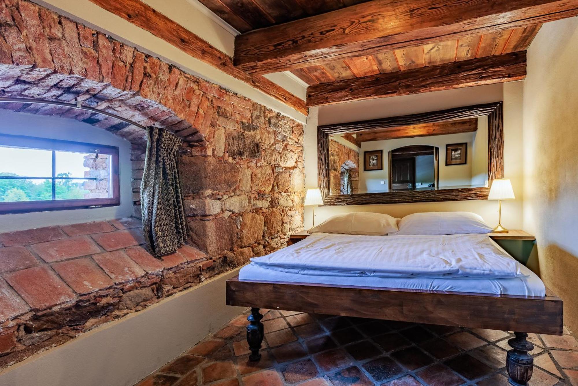 Hotel Barokni Spejchar Tlučná Esterno foto