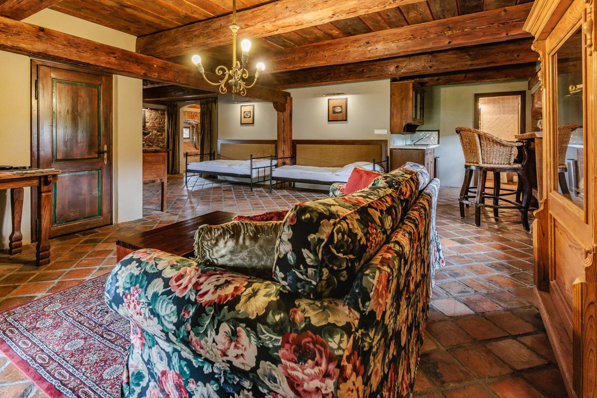 Hotel Barokni Spejchar Tlučná Esterno foto