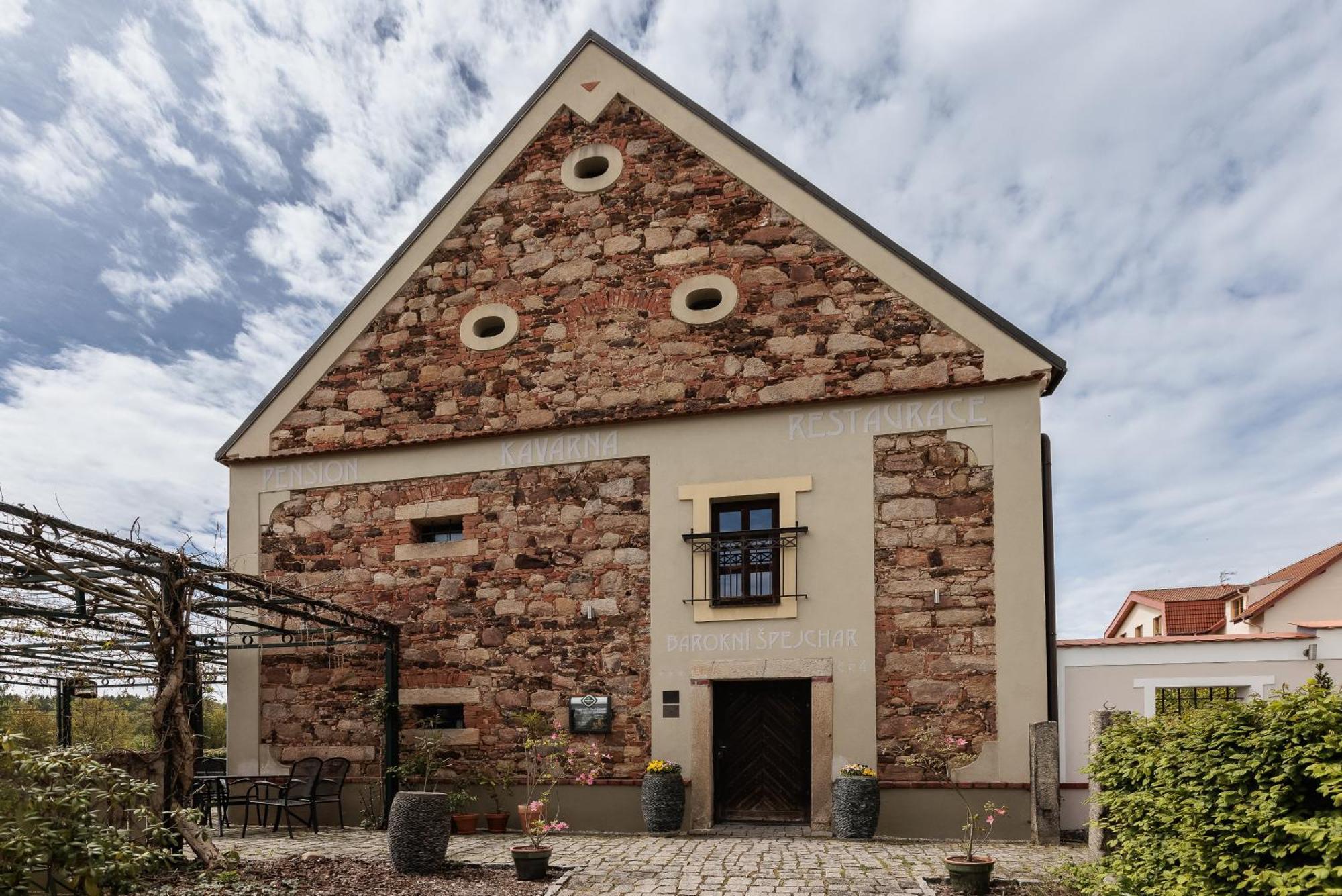 Hotel Barokni Spejchar Tlučná Esterno foto