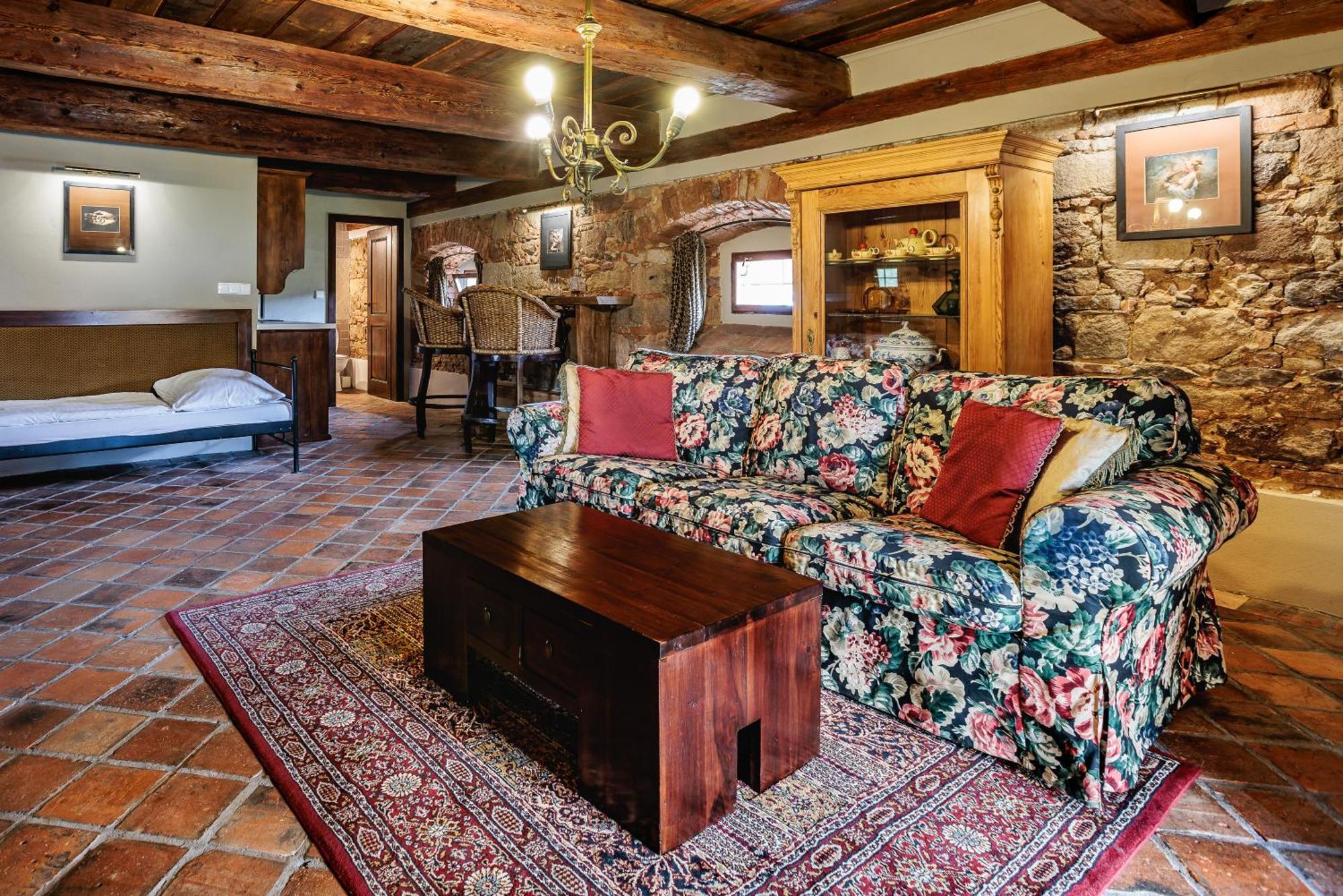 Hotel Barokni Spejchar Tlučná Esterno foto